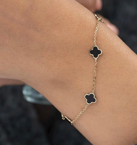 Jewellery 9k - Bracelet Bridget Black Onyx Clover on a 9k chain.