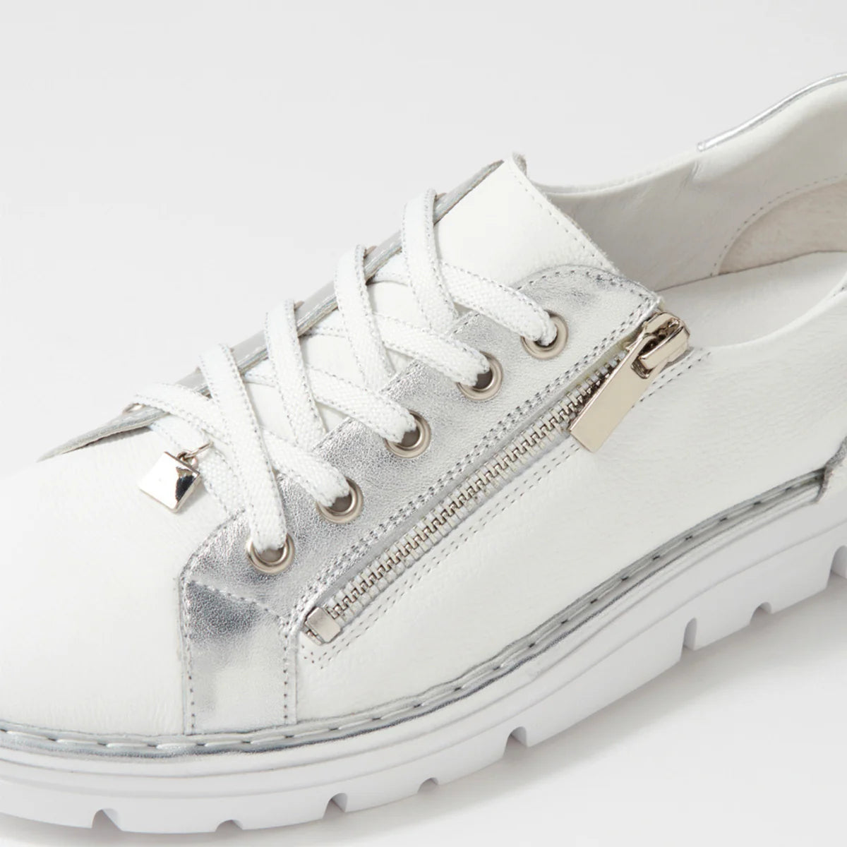 Jose Saenz Sneaker | White/Silver