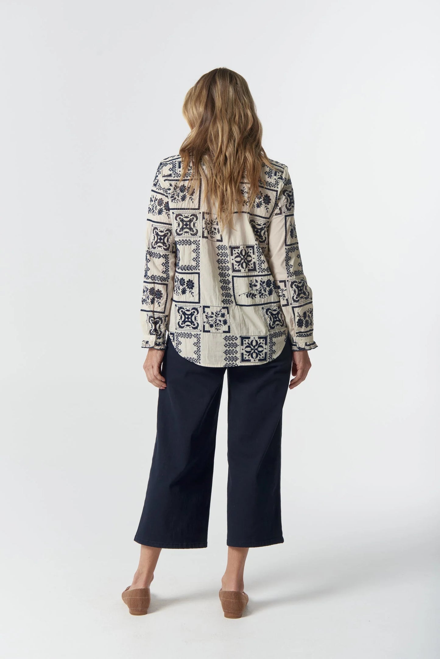 Goondiwindi Cotton - Heidi wattle fringe Embroidered Frill Shirt | White/Navy