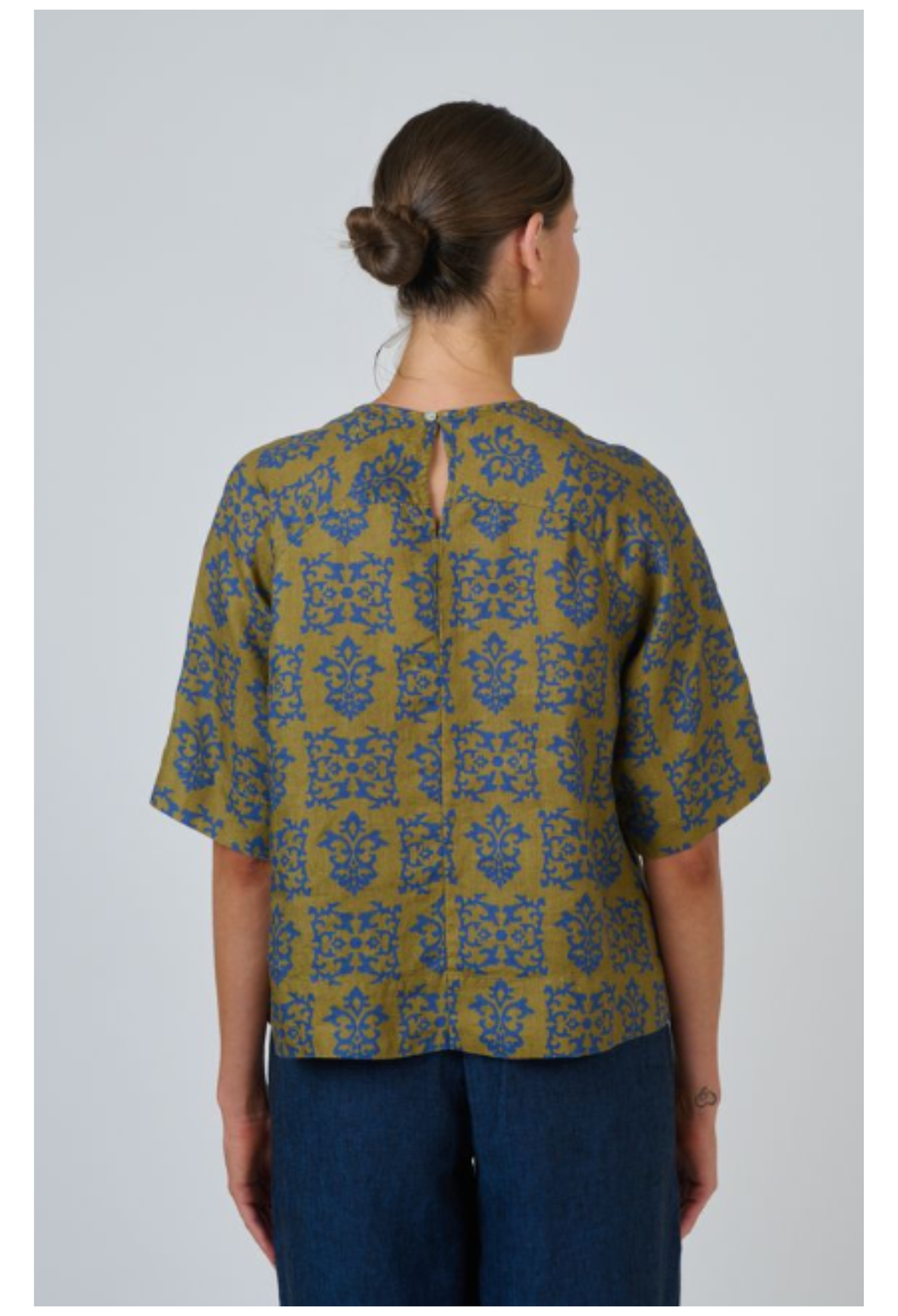 Peak Crossing Top | Motif