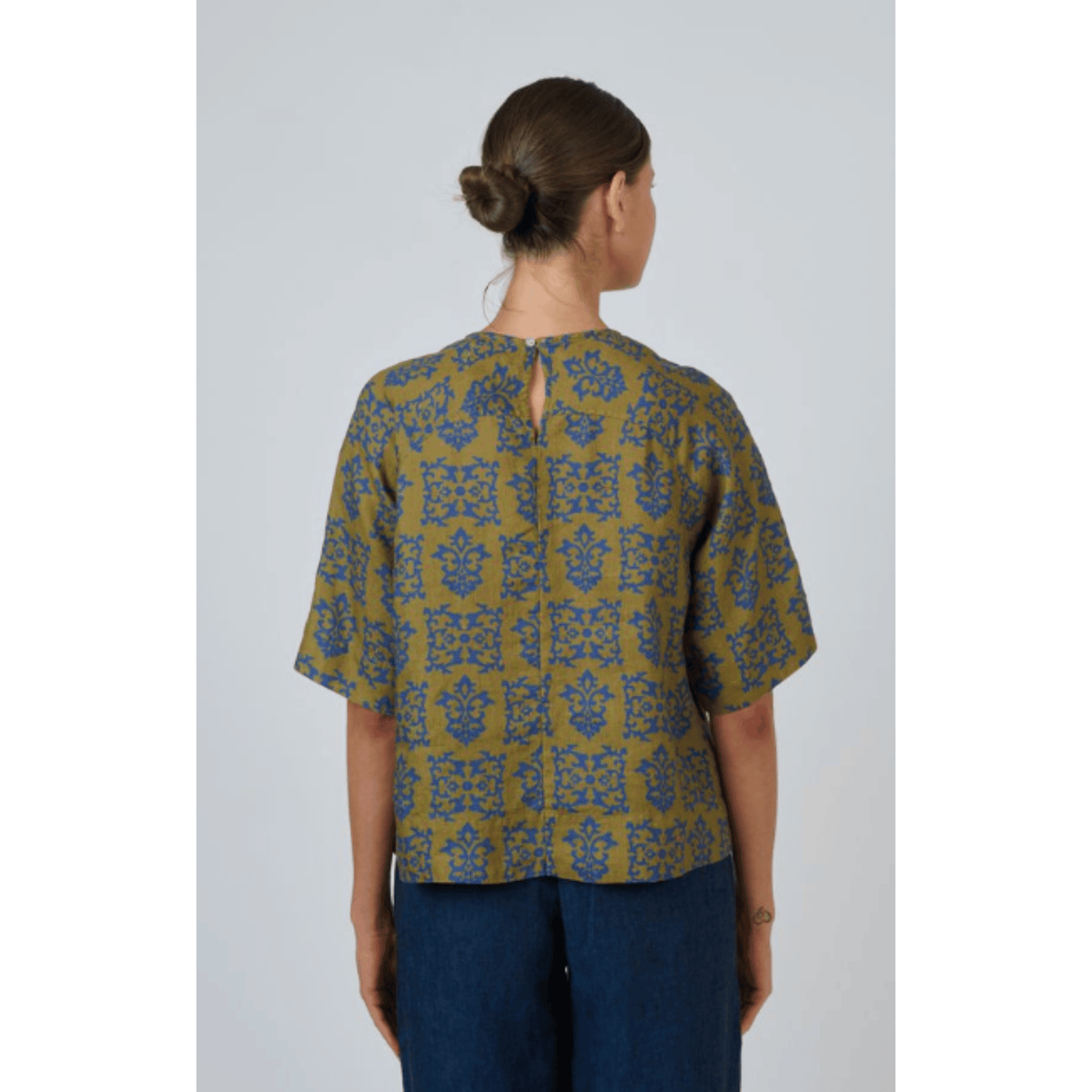 Peak Crossing Top | Motif